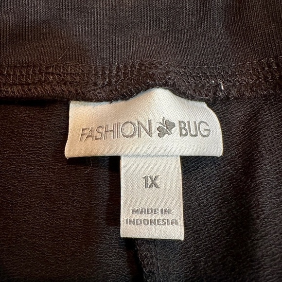 FASHION BUG, WOMENS, BLACK CAPRIS. COMFORTABLE STRETCH FABRIC. SIZE 1X - Picture 7 of 8